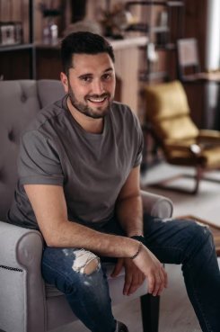 Kevin, the writer behind CarShipGuides